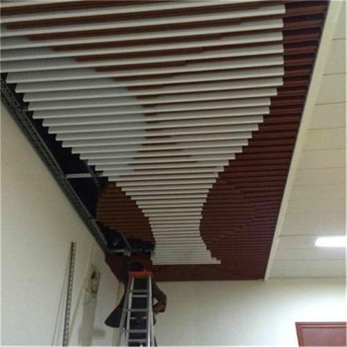 弧形鋁方通 現(xiàn)代商場裝飾的點睛之筆，白色鋁板的優(yōu)雅演繹